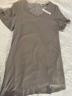 Qixing Gray Short-Sleeve V-Neck Dress